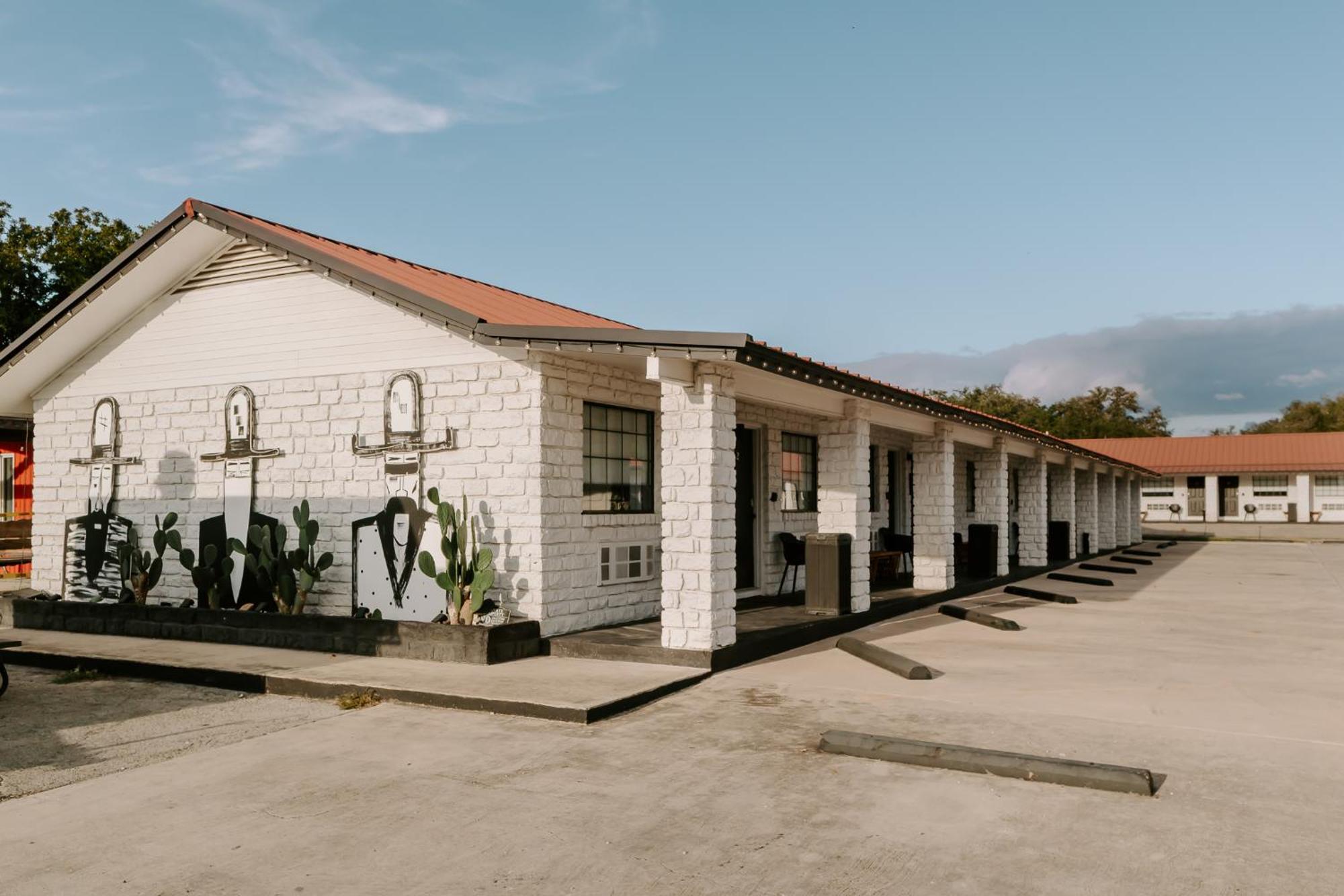 The Cowboy Motel Camp Wood ภายนอก รูปภาพ